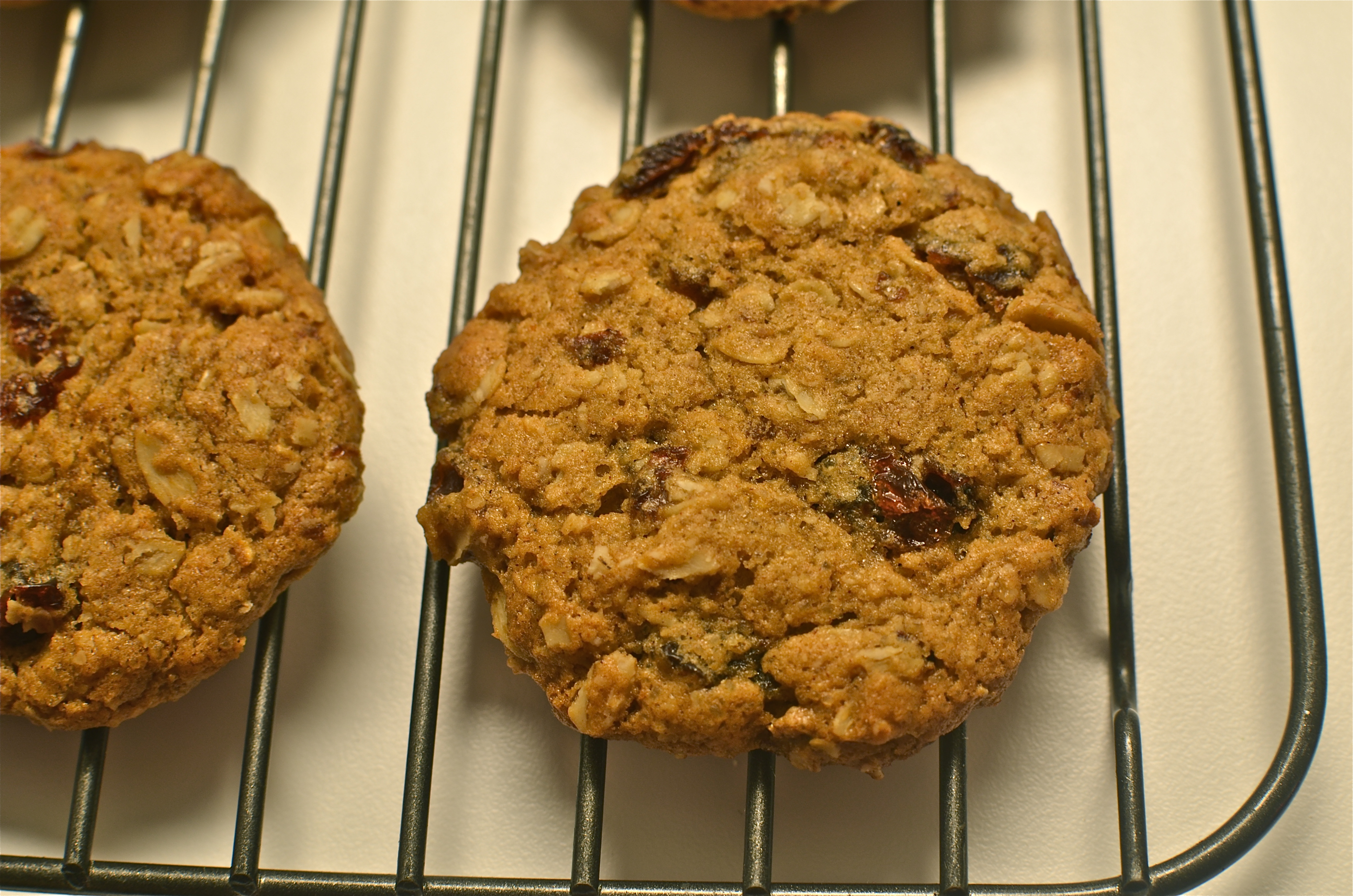 Low-fat oatmeal raisin cookies