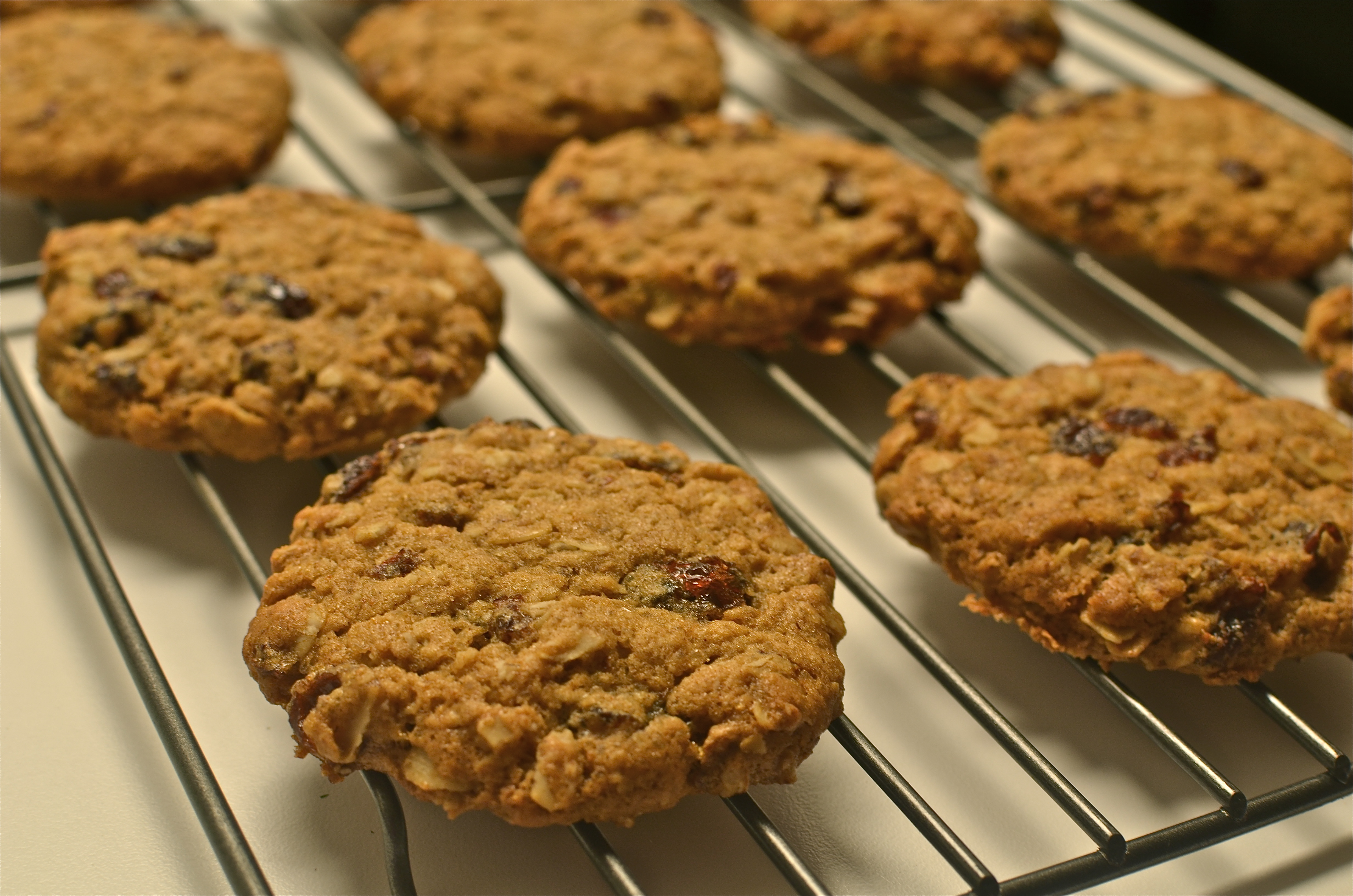 Low-fat oatmeal raisin cookies