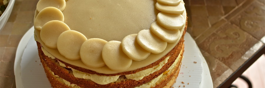 Cake with marzipan, shortcat, pastry cream